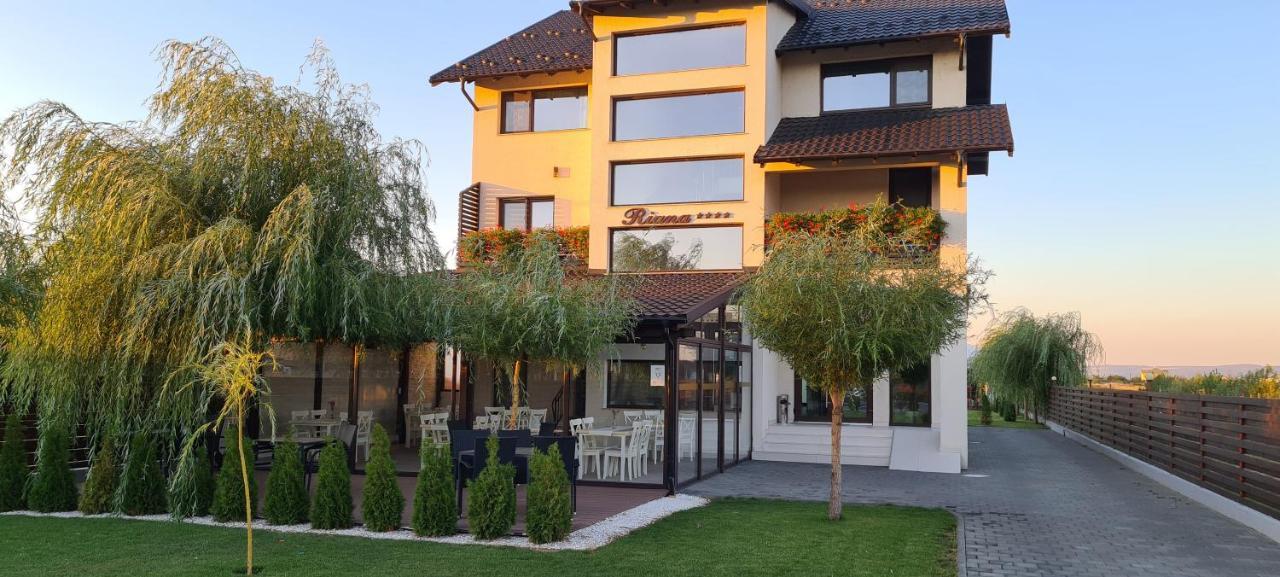 Hotel Riana Adjud Esterno foto