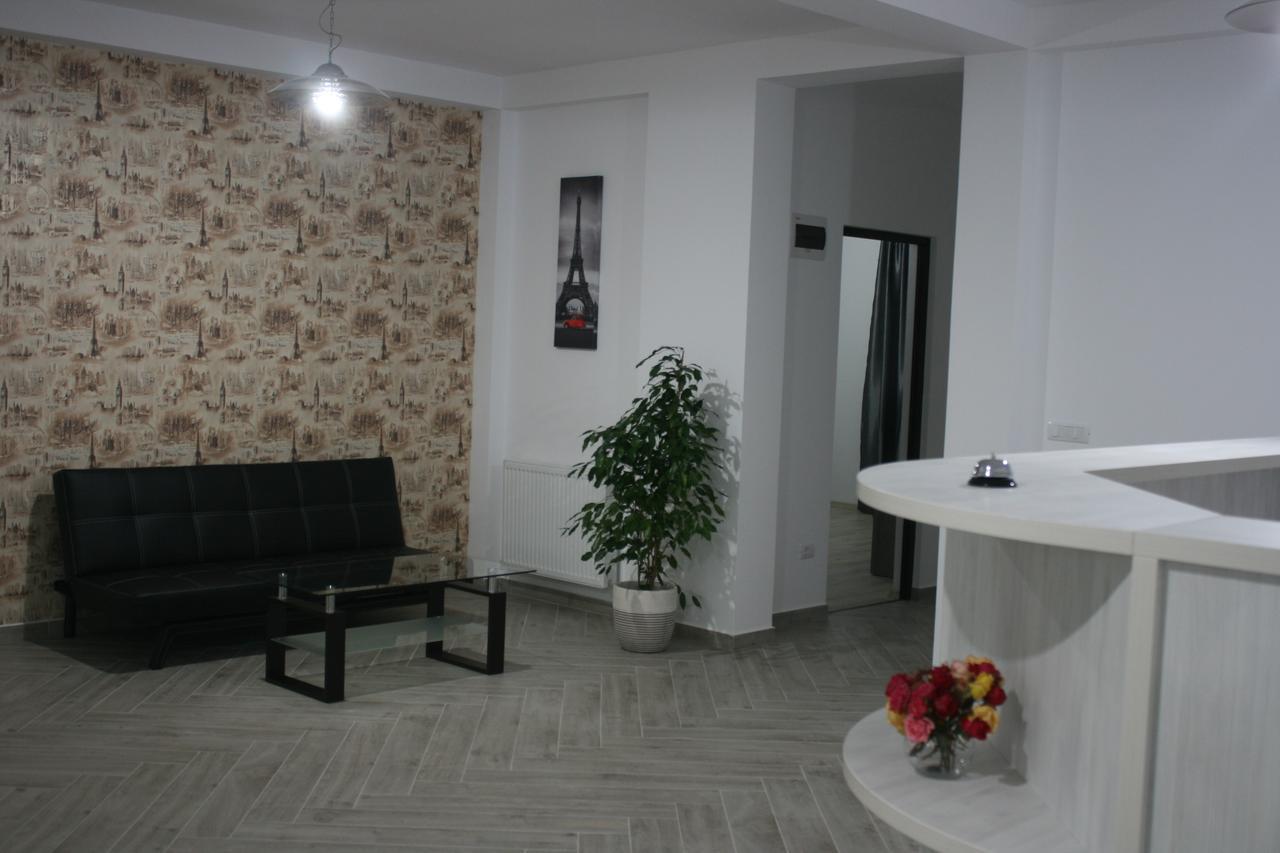 Hotel Riana Adjud Esterno foto