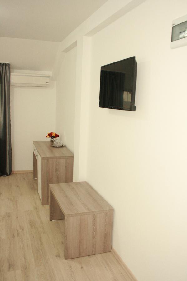 Hotel Riana Adjud Esterno foto