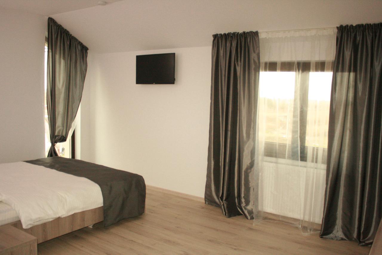 Hotel Riana Adjud Esterno foto