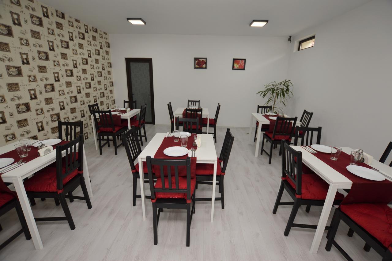 Hotel Riana Adjud Esterno foto