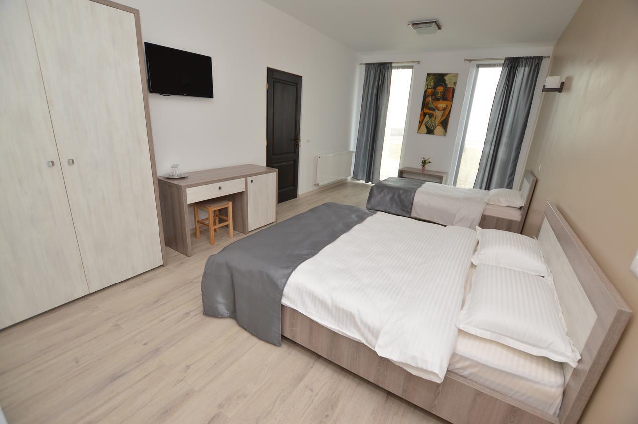 Hotel Riana Adjud Esterno foto
