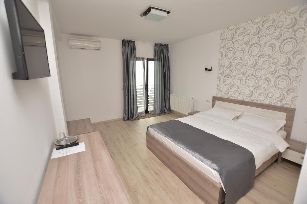 Hotel Riana Adjud Esterno foto