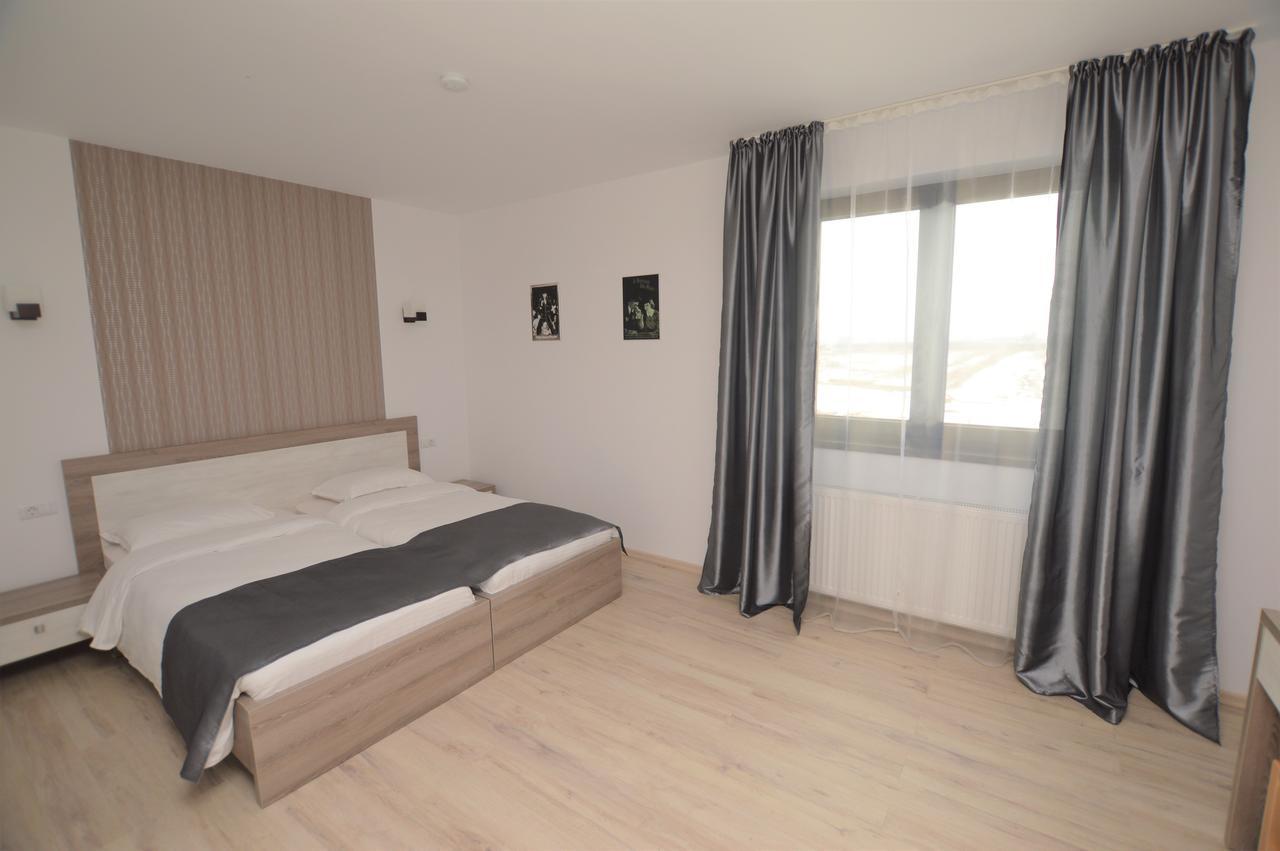 Hotel Riana Adjud Esterno foto