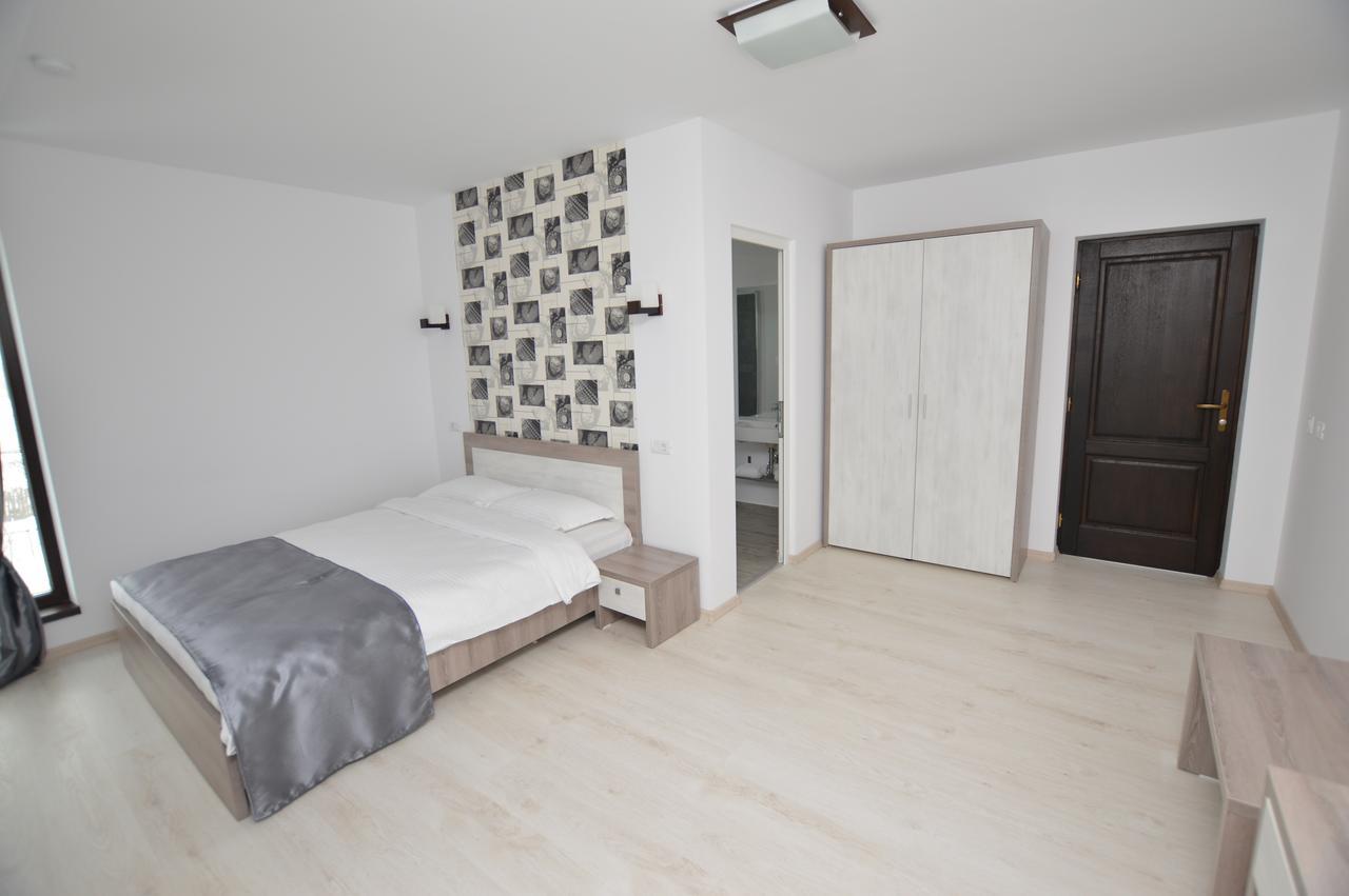 Hotel Riana Adjud Esterno foto