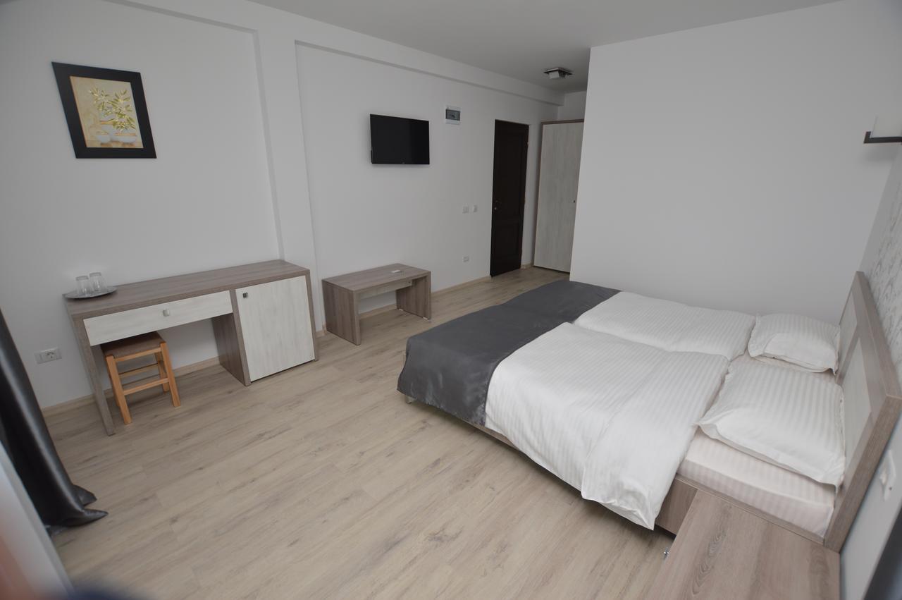 Hotel Riana Adjud Esterno foto