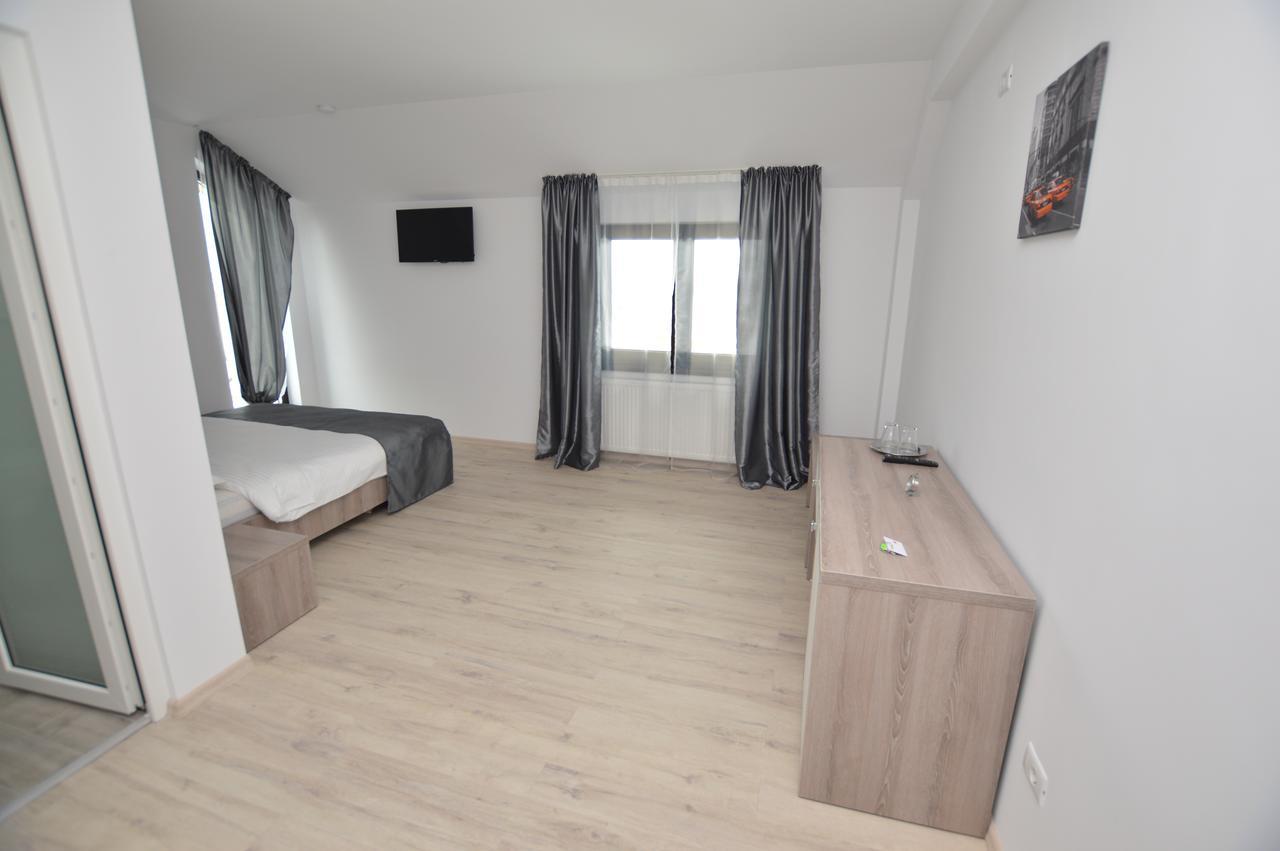 Hotel Riana Adjud Esterno foto