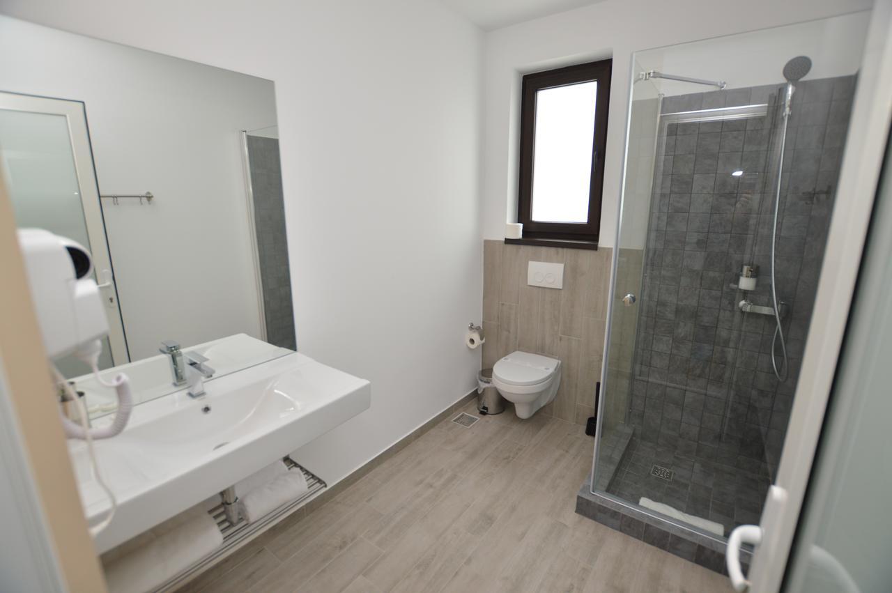 Hotel Riana Adjud Esterno foto